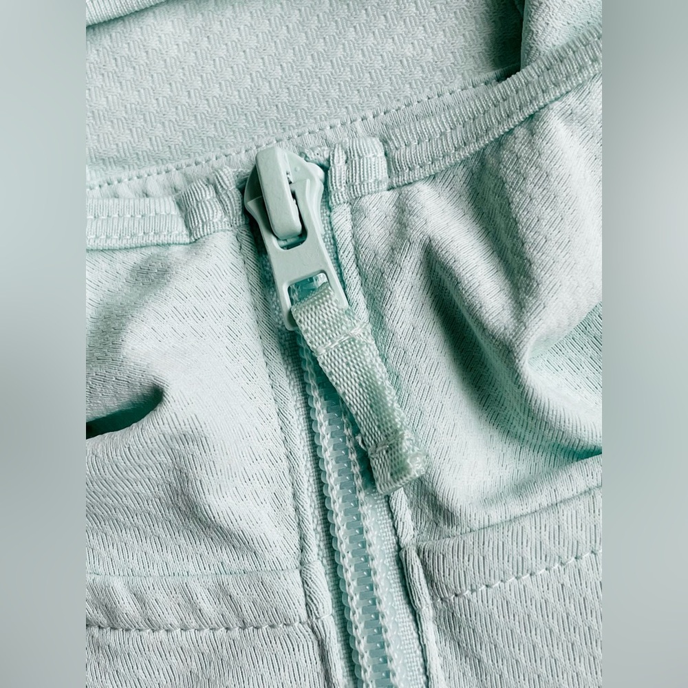 UNIQLO girl’s zip hoodie - Picture 4 of 9